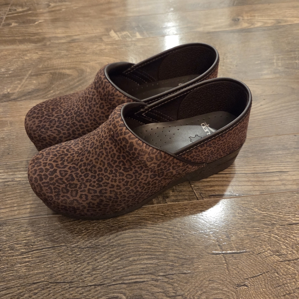 Dansko Animal Print Clogs - Size 40 - Picture 4 of 7